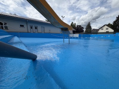 Bild Freibad Gnötzheim mit Füllung Becken